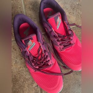 Gently used new balance running shoes